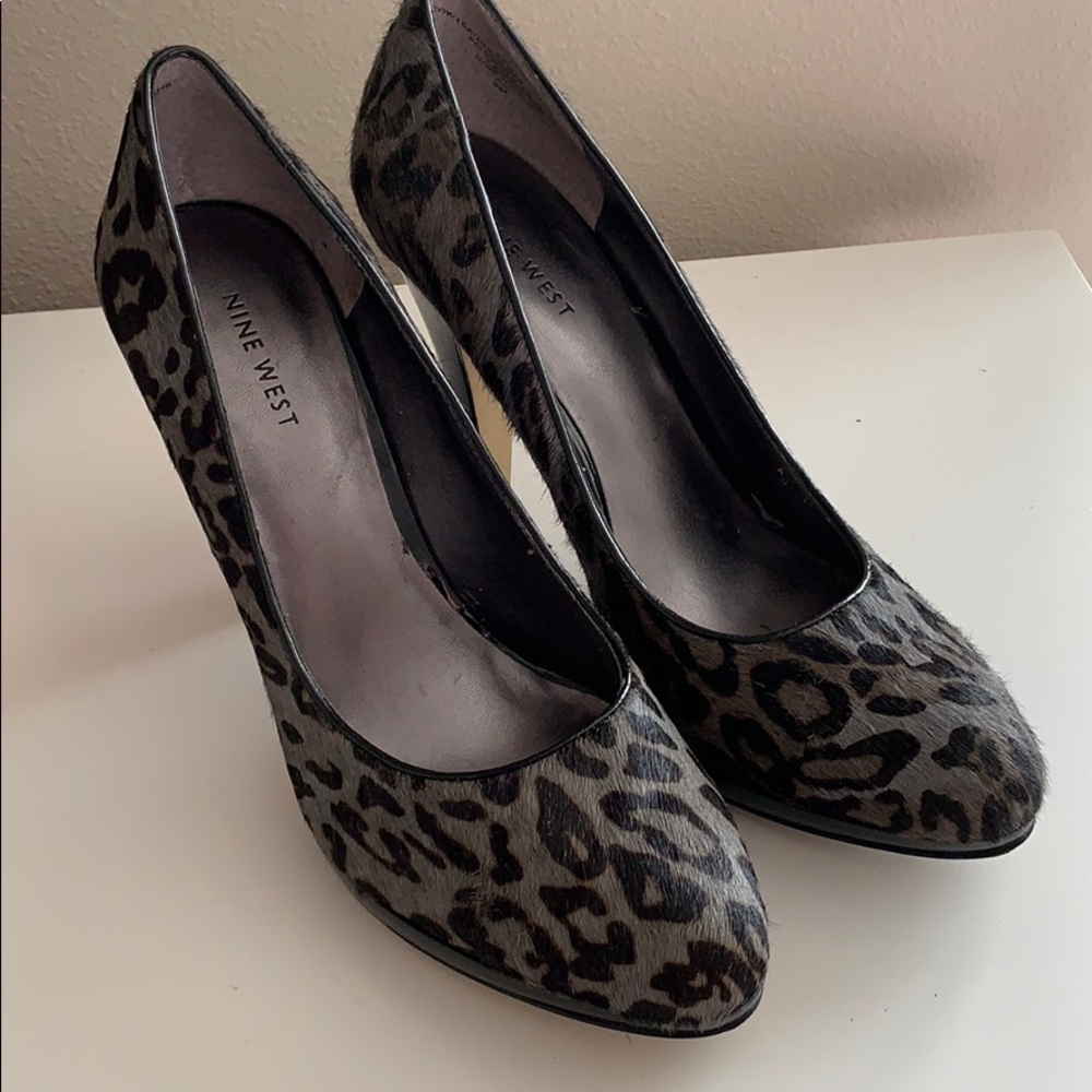 Leopard print pumps